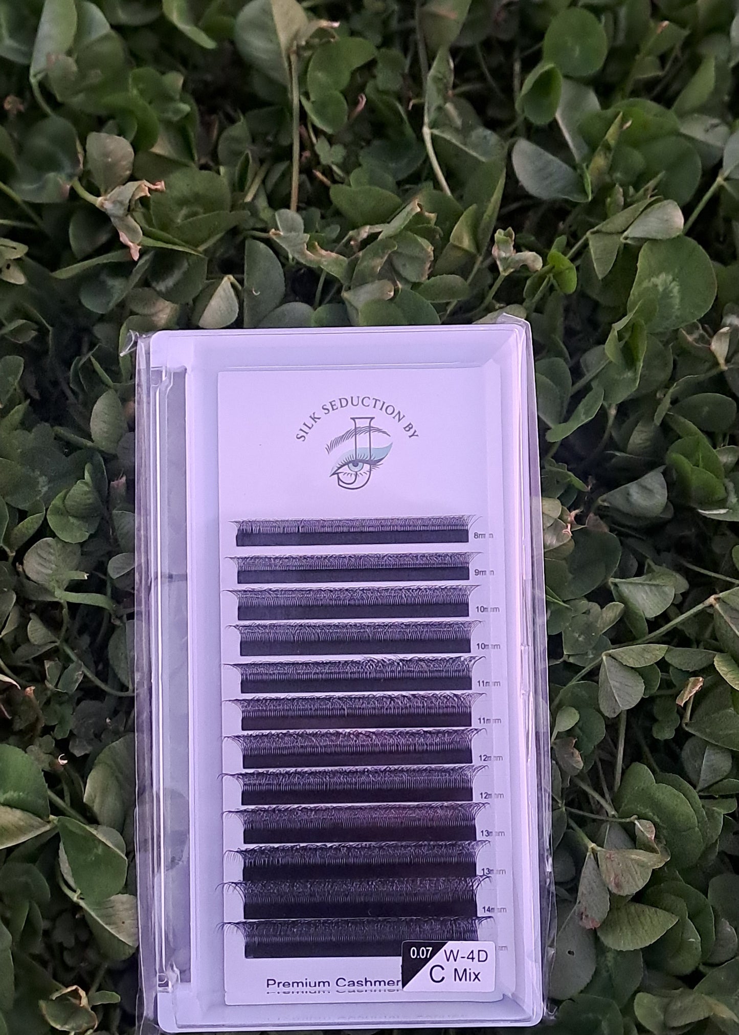 "W" Shaped Lashes (4D)