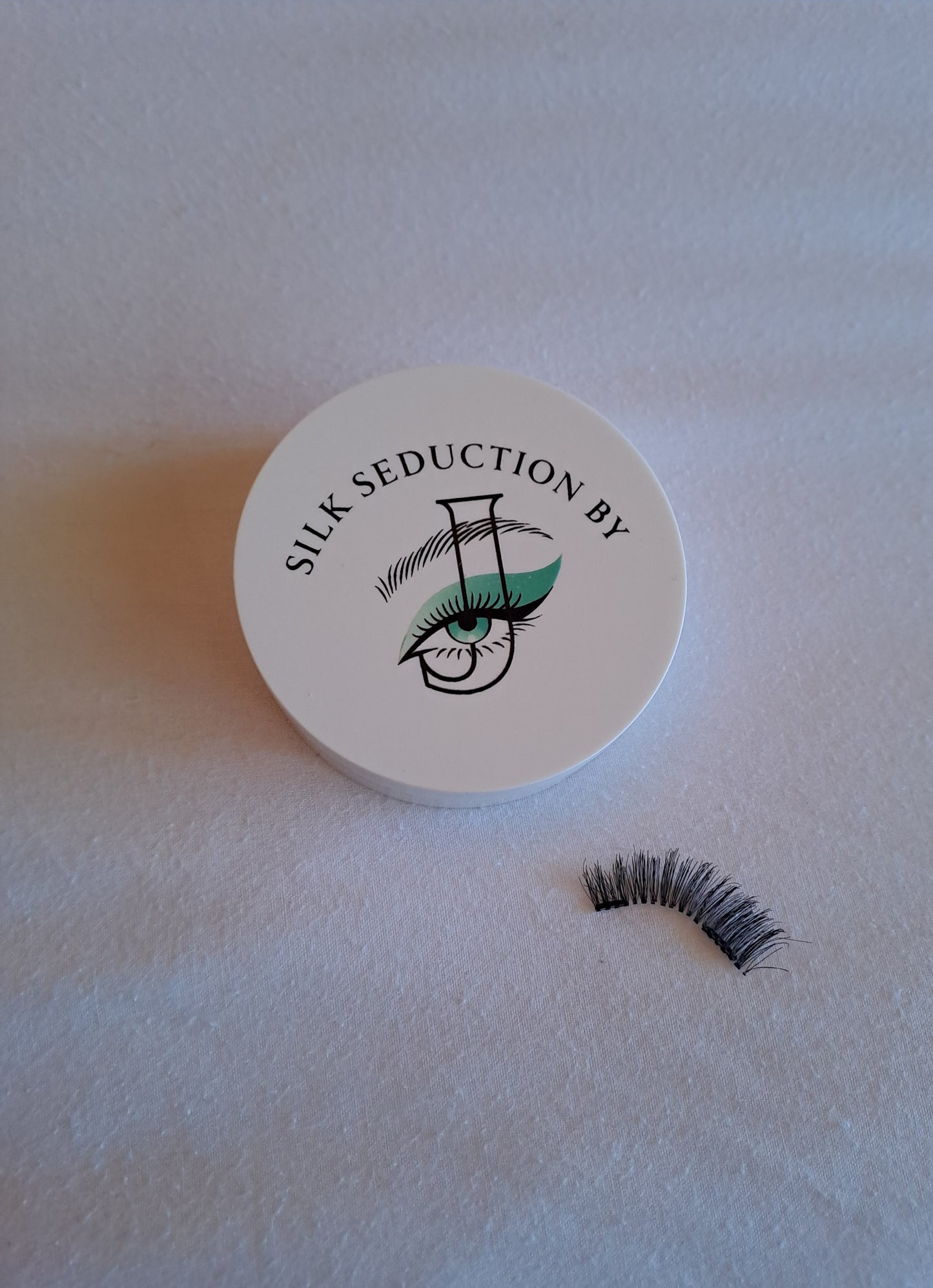 Wispy cateye