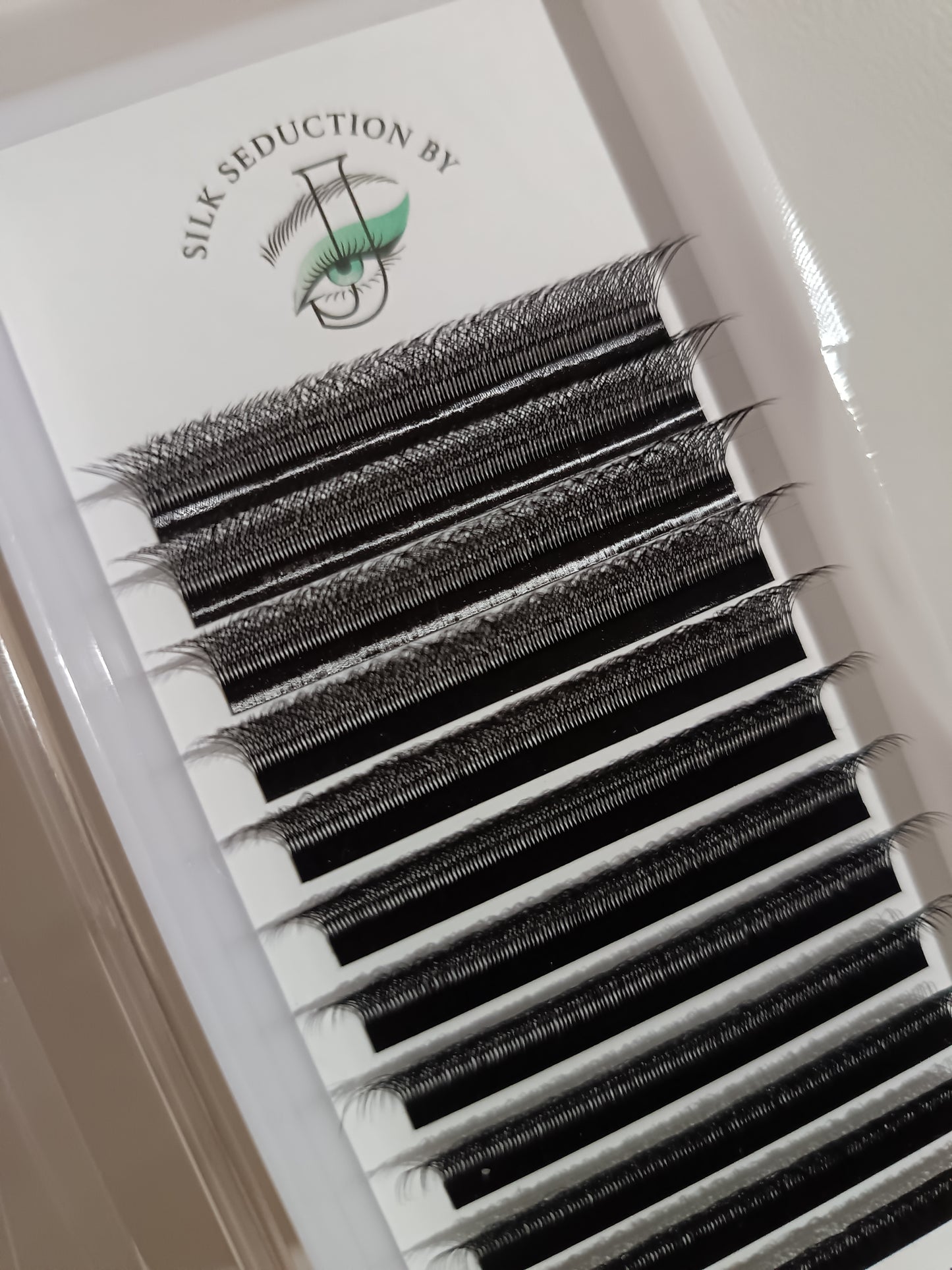 "W" Shaped Lashes (4D)